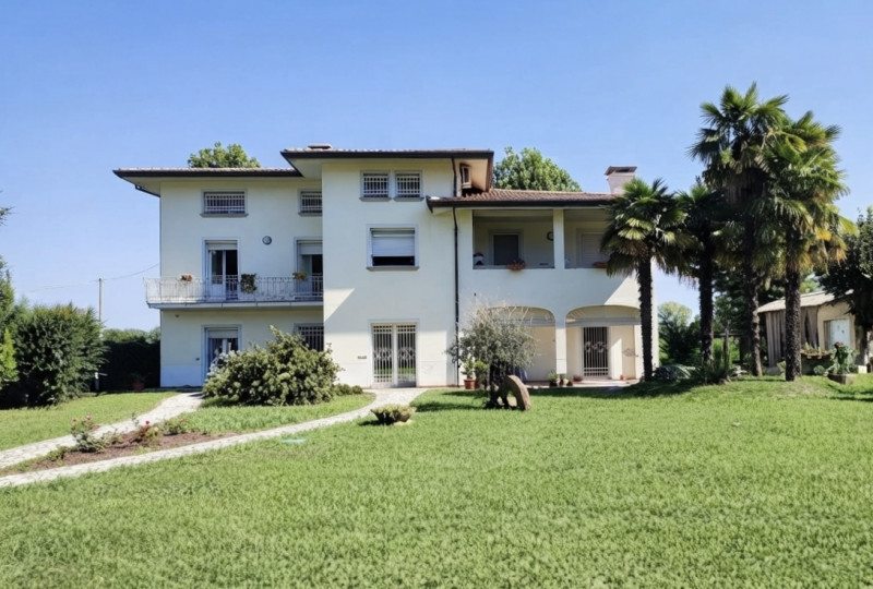 (Per INFO Mattias 3494222146) Scopri questa magnifica villa contemporanea situata nel cuore di An...