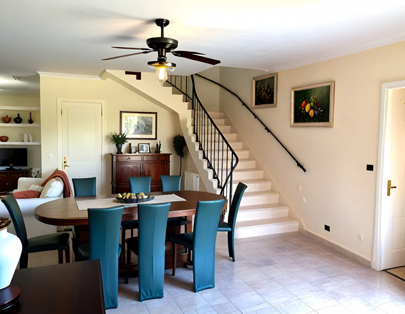 (Per INFO Mattias 3494222146) Scopri questa magnifica villa contemporanea situata nel cuore di An...