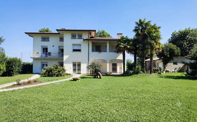 (Per INFO Mattias 3494222146) Scopri questa magnifica villa contemporanea situata nel cuore di An...