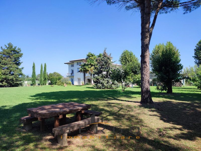 (Per INFO Mattias 3494222146) Scopri questa magnifica villa contemporanea situata nel cuore di An...