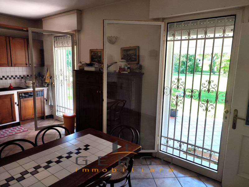 (Per INFO Mattias 3494222146) Scopri questa magnifica villa contemporanea situata nel cuore di An...