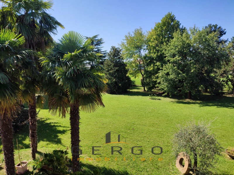 (Per INFO Mattias 3494222146) Scopri questa magnifica villa contemporanea situata nel cuore di An...