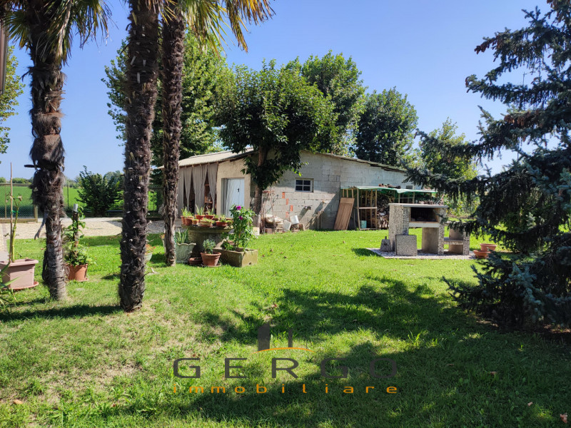 (Per INFO Mattias 3494222146) Scopri questa magnifica villa contemporanea situata nel cuore di An...