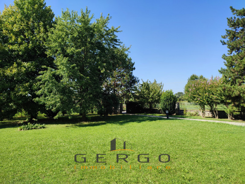 (Per INFO Mattias 3494222146) Scopri questa magnifica villa contemporanea situata nel cuore di An...