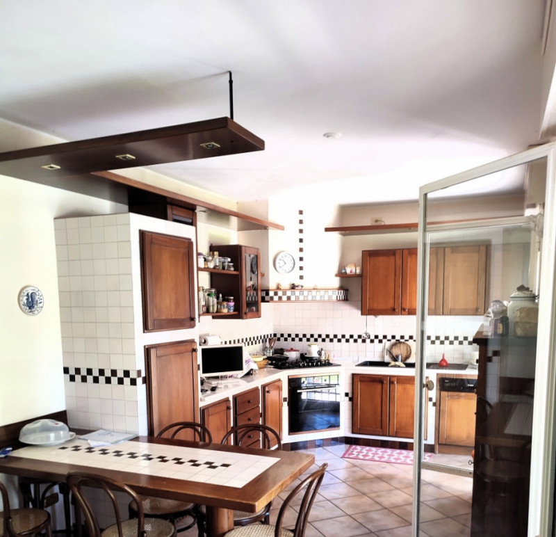 (Per INFO Mattias 3494222146) Scopri questa magnifica villa contemporanea situata nel cuore di An...