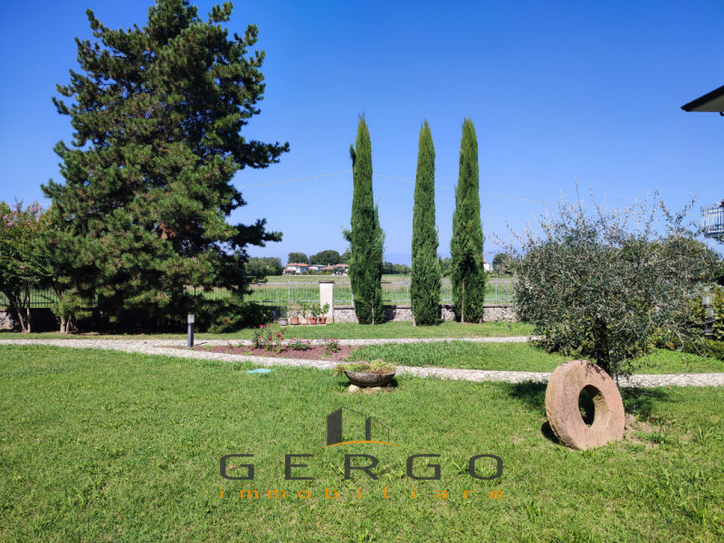 (Per INFO Mattias 3494222146) Scopri questa magnifica villa contemporanea situata nel cuore di An...