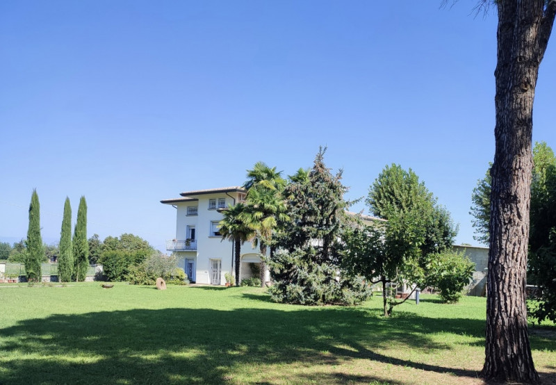 (Per INFO Mattias 3494222146) Scopri questa magnifica villa contemporanea situata nel cuore di An...