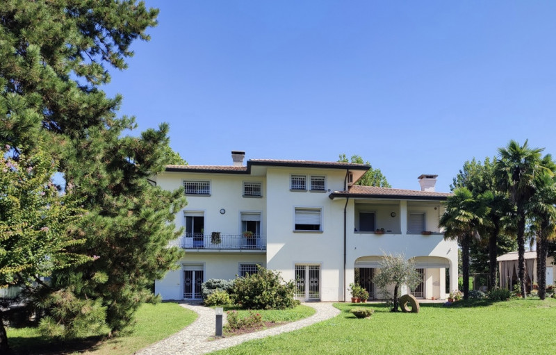 (Per INFO Mattias 3494222146) Scopri questa magnifica villa contemporanea situata nel cuore di An...