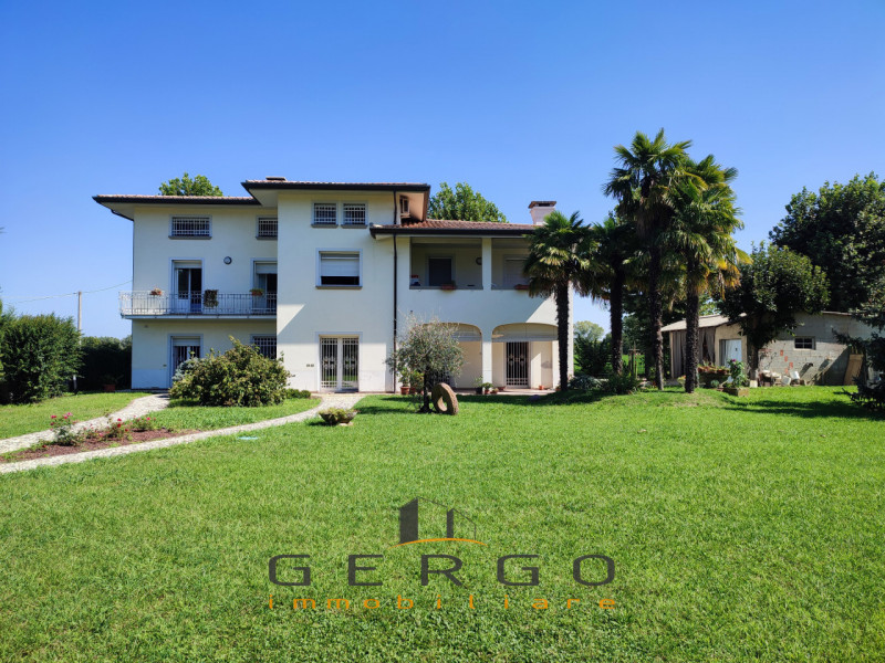 (Per INFO Mattias 3494222146) Scopri questa magnifica villa contemporanea situata nel cuore di An...