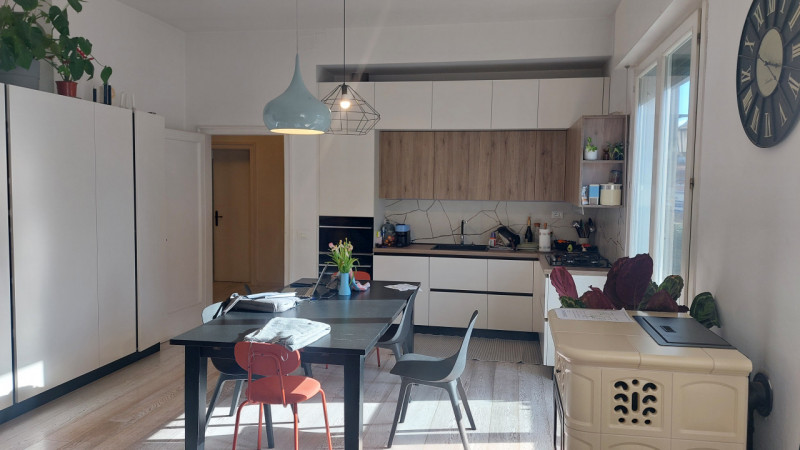 Appartamento luminoso, con giardino privato di 130 mq, comodo al centro di Padova su stabile di s...