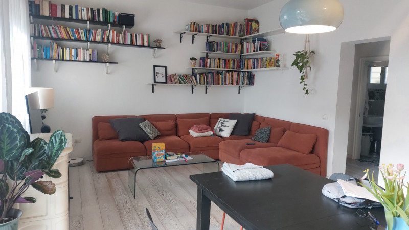 Appartamento luminoso, con giardino privato di 130 mq, comodo al centro di Padova su stabile di s...