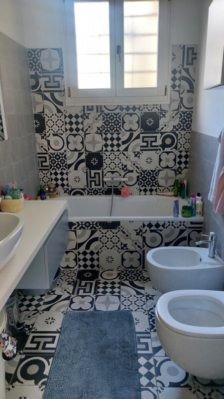 Appartamento luminoso, con giardino privato di 130 mq, comodo al centro di Padova su stabile di s...