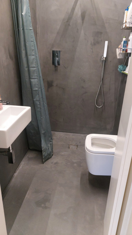 Appartamento luminoso, con giardino privato di 130 mq, comodo al centro di Padova su stabile di s...