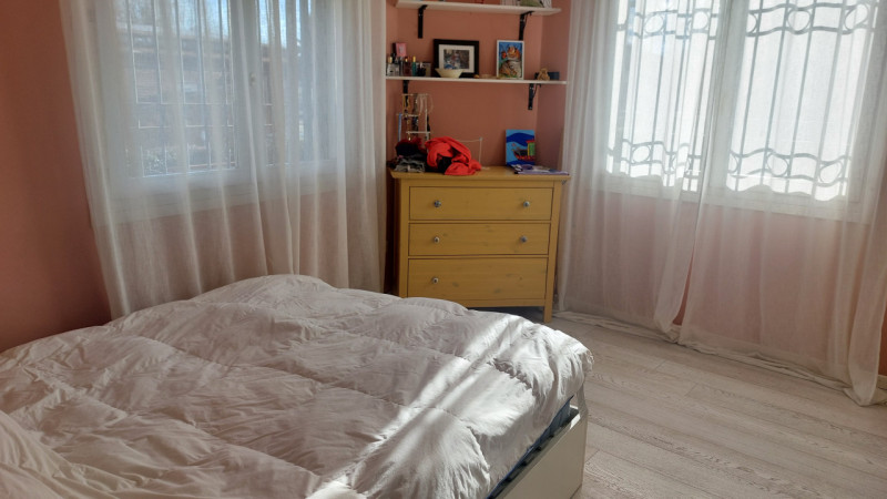 Appartamento luminoso, con giardino privato di 130 mq, comodo al centro di Padova su stabile di s...