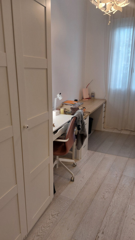 Appartamento luminoso, con giardino privato di 130 mq, comodo al centro di Padova su stabile di s...