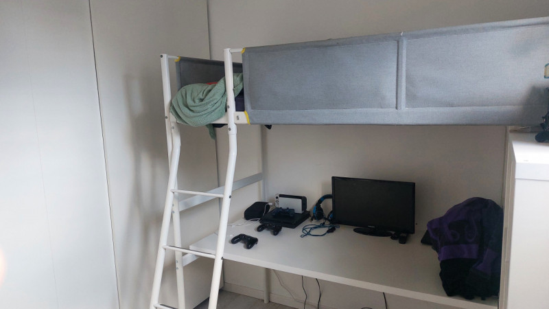 Appartamento luminoso, con giardino privato di 130 mq, comodo al centro di Padova su stabile di s...