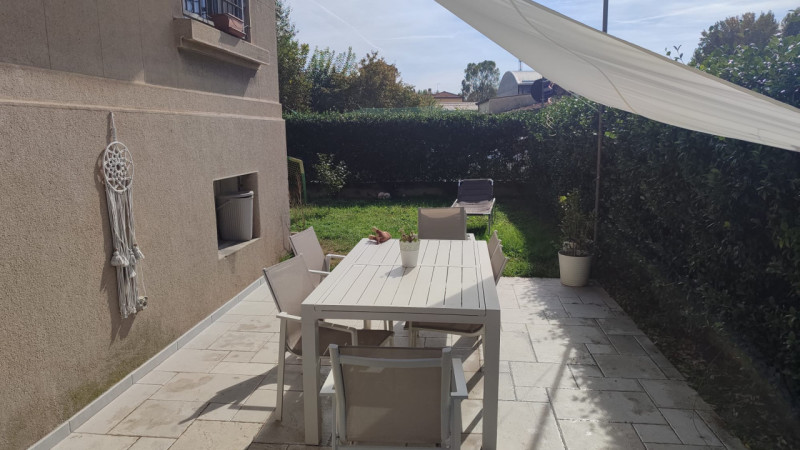 Appartamento luminoso, con giardino privato di 130 mq, comodo al centro di Padova su stabile di s...