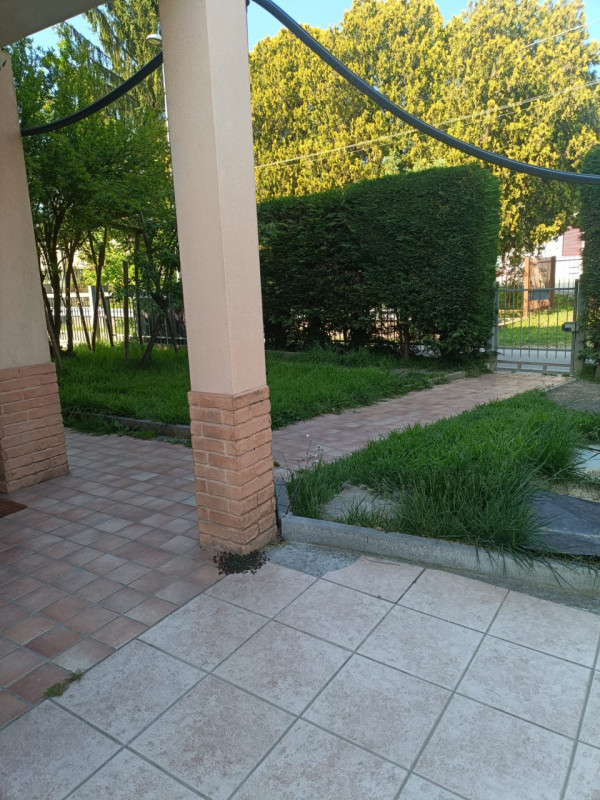 A Padova, nella tranquilla e ricercata zona di Salboro-Pozzoveggiani, proponiamo in vendita una s...