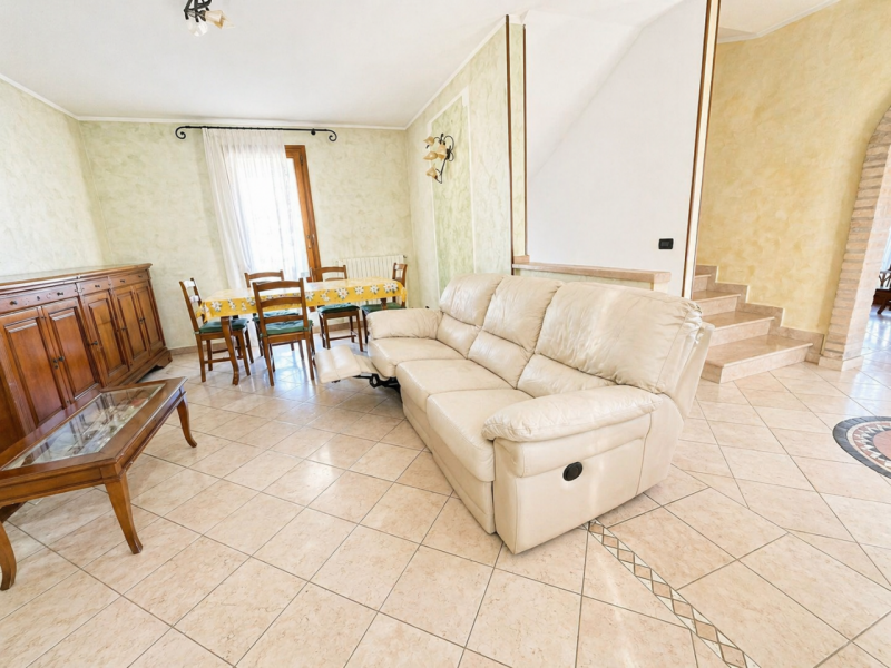 A Padova, nella tranquilla e ricercata zona di Salboro-Pozzoveggiani, proponiamo in vendita una s...