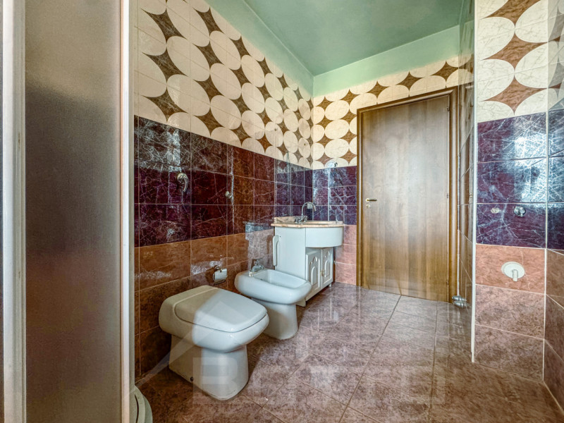 Semi-detached villa for sale in Mandello Vitta, with garden