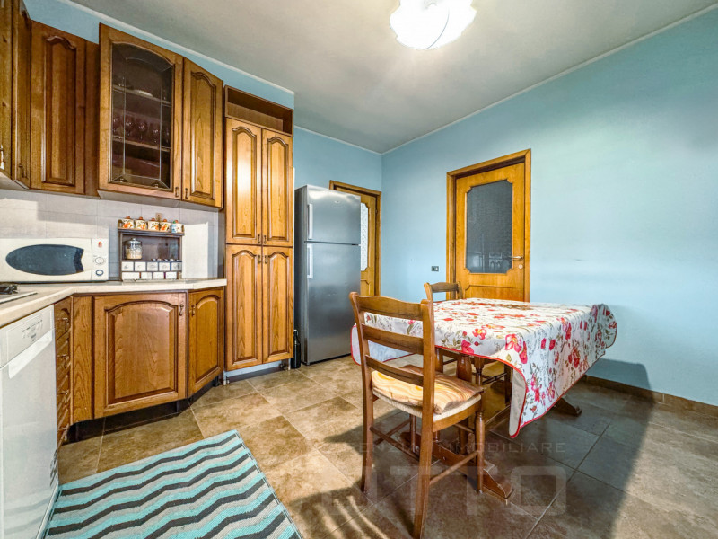 Semi-detached villa for sale in Mandello Vitta, with garden