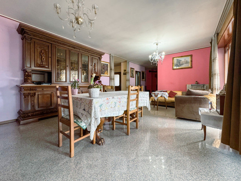 Semi-detached villa for sale in Mandello Vitta, with garden