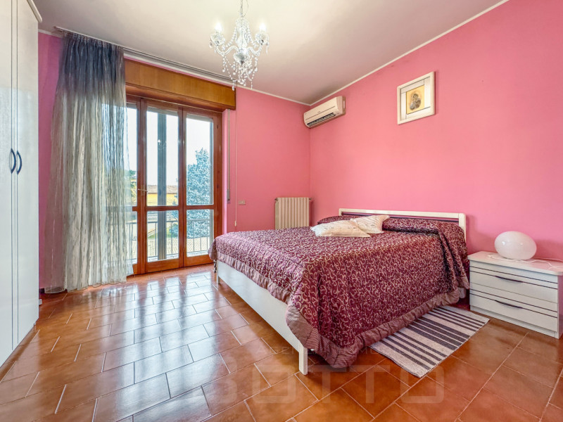 Semi-detached villa for sale in Mandello Vitta, with garden