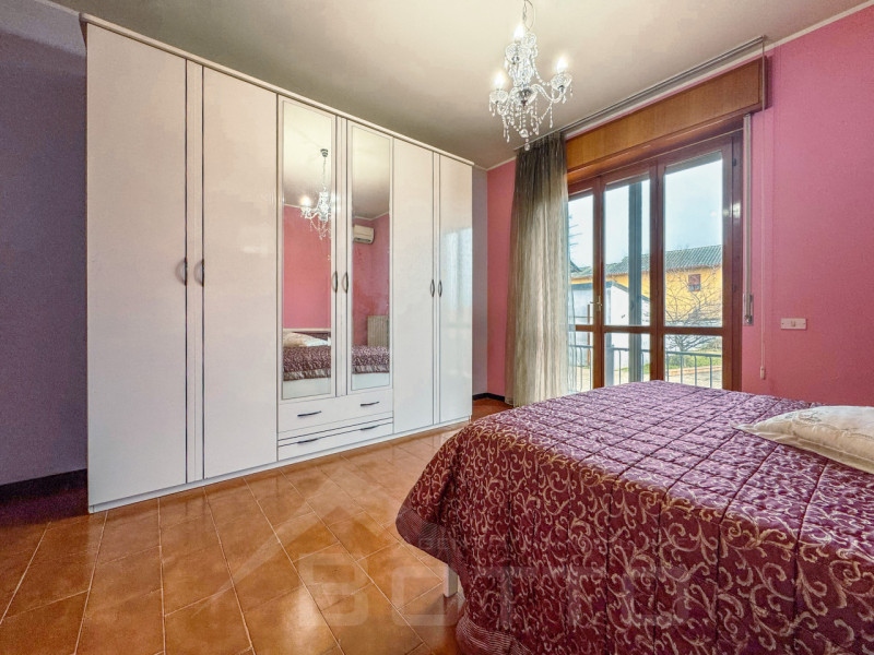 Semi-detached villa for sale in Mandello Vitta, with garden