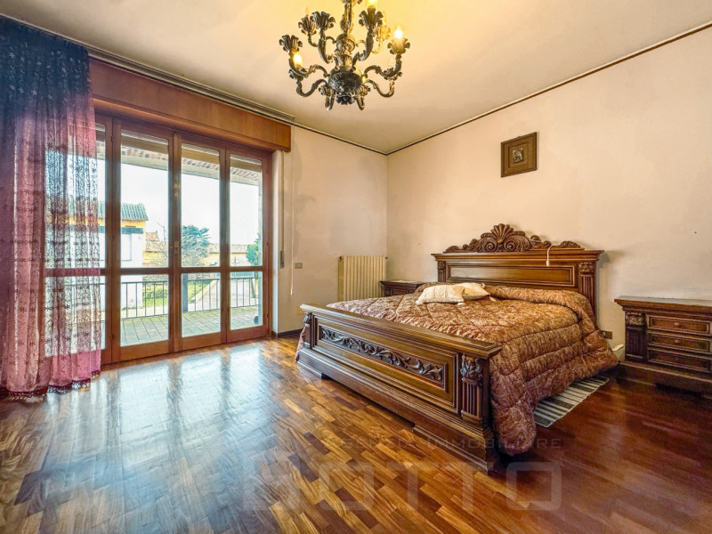 Semi-detached villa for sale in Mandello Vitta, with garden