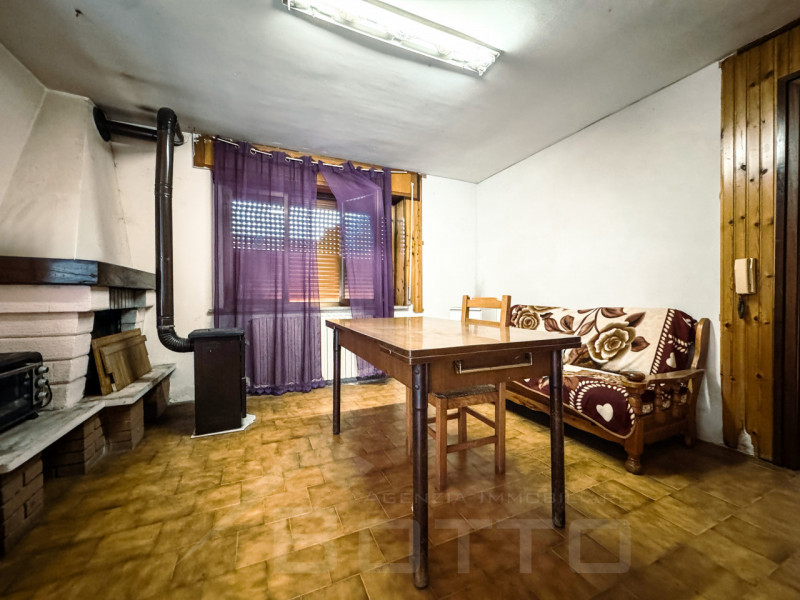 Semi-detached villa for sale in Mandello Vitta, with garden