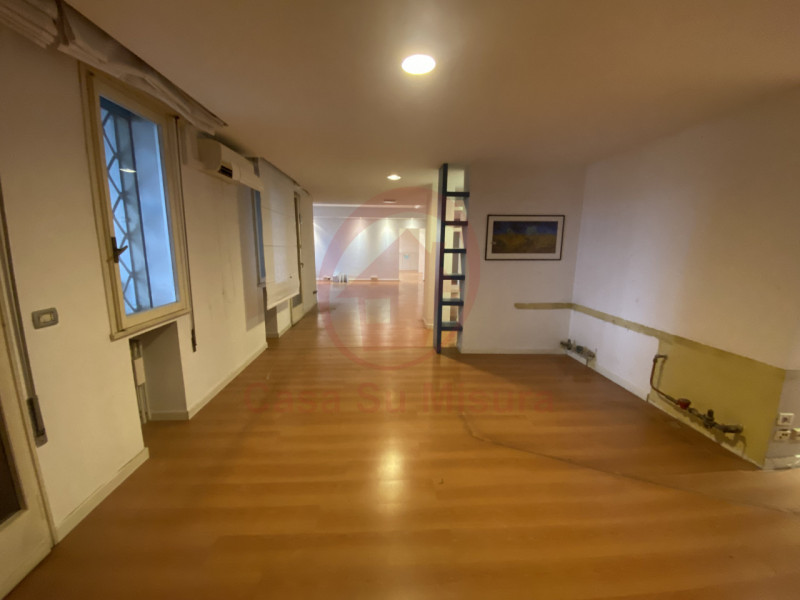 Ufficio in vendita a Padova - https://images.gestionaleimmobiliare.it/foto/annunci/250304/4434638/800x800/005__999__img_5302_wmk_0.jpg 