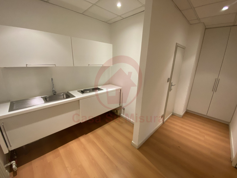 Ufficio in vendita a Padova - https://images.gestionaleimmobiliare.it/foto/annunci/250304/4434638/800x800/008__999__img_5327_wmk_0.jpg 