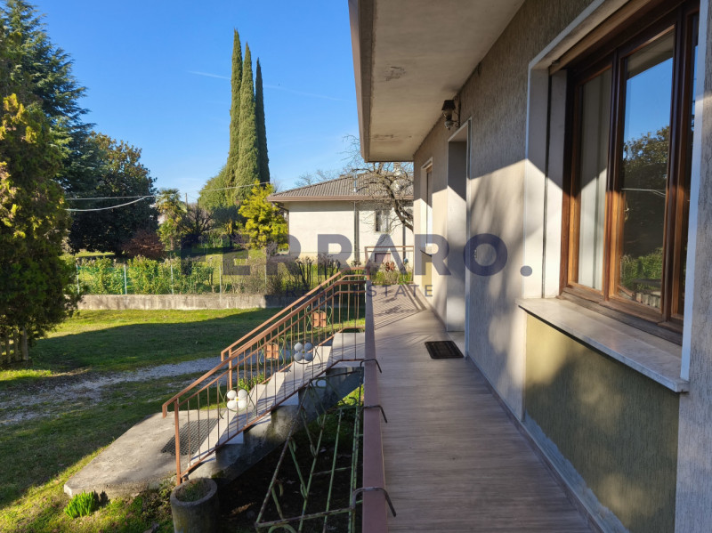 Povegliano. Codice CV20. 

In posizione tranquilla e immersa nel verde, proponiamo in vendita vil...