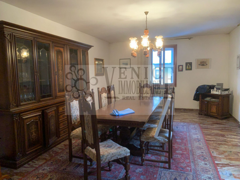 In una delle zone più richieste di Abano Terme, precisamente nella tranquilla e affascinante zona...