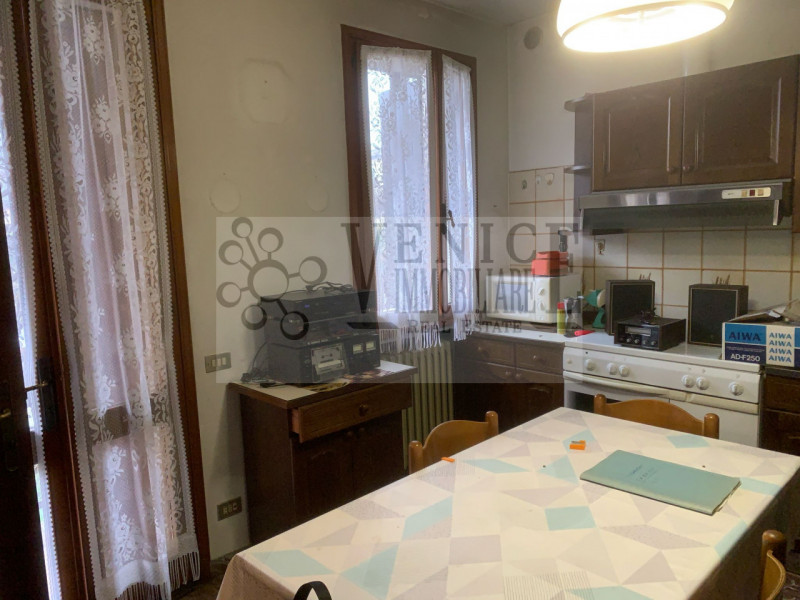 In una delle zone più richieste di Abano Terme, precisamente nella tranquilla e affascinante zona...