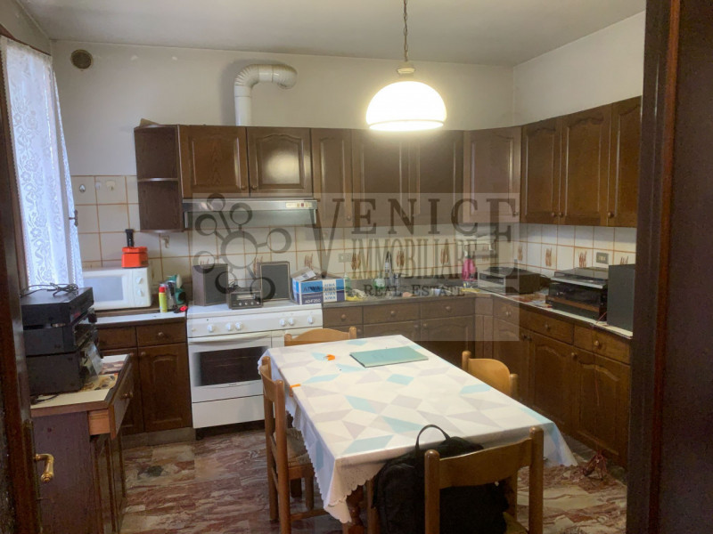 In una delle zone più richieste di Abano Terme, precisamente nella tranquilla e affascinante zona...