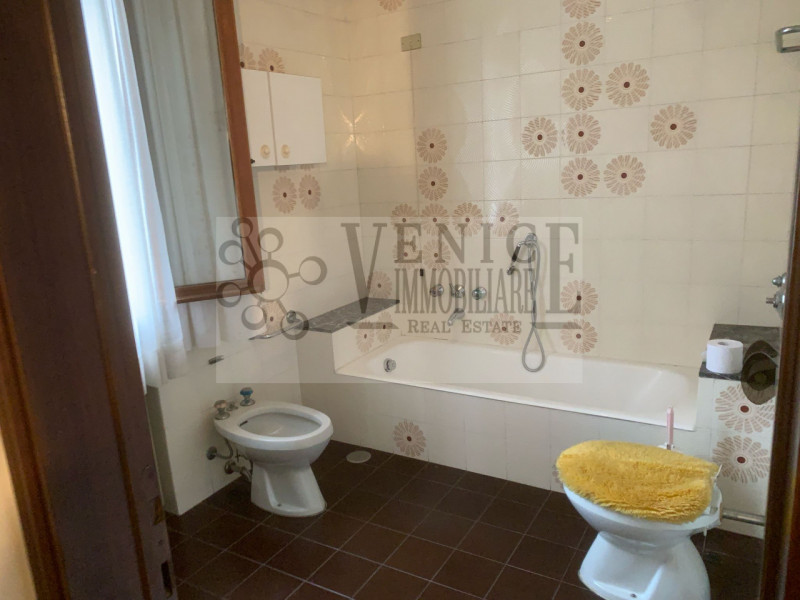 In una delle zone più richieste di Abano Terme, precisamente nella tranquilla e affascinante zona...