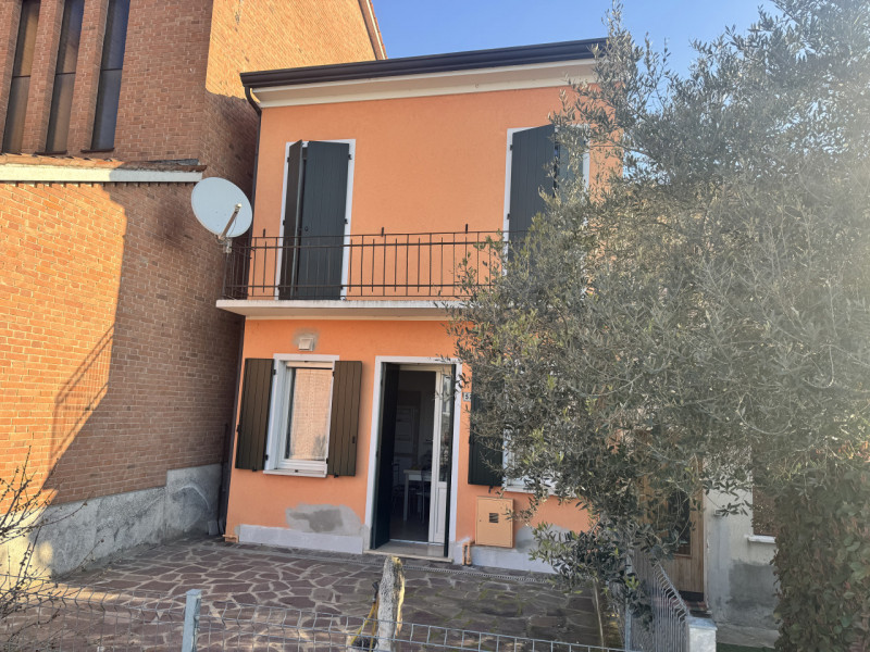 Giacciano con Baruchella Vendita Casa a schiera porzione di testa