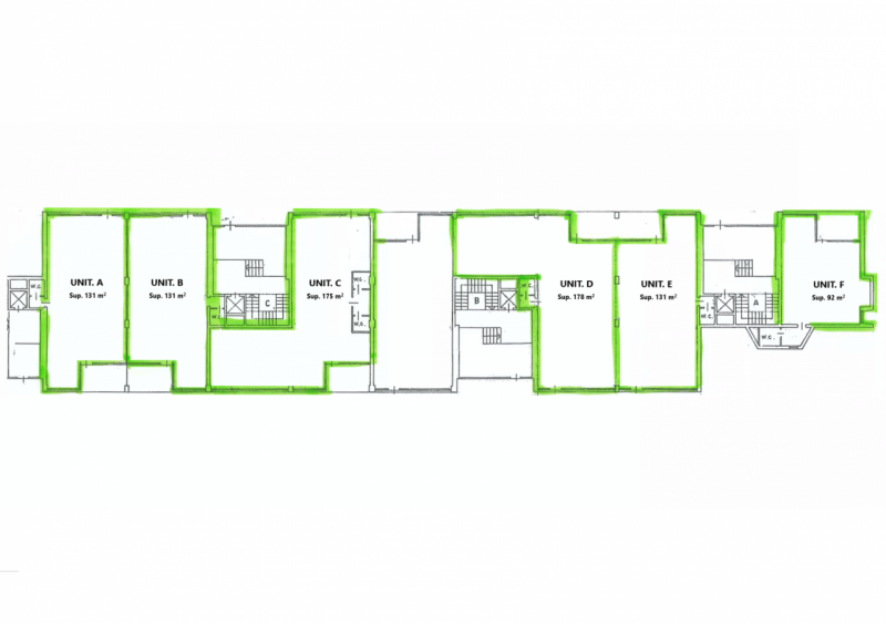Proponiamo in vendita una serie di uffici situati al piano terra di un grande contesto condominia...