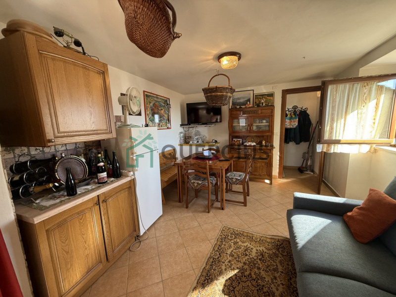 In bellissima zona collinare proponiamo in vendita una casa di corte su tre piani fuori terra.
Al...