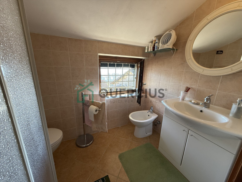 In bellissima zona collinare proponiamo in vendita una casa di corte su tre piani fuori terra.
Al...