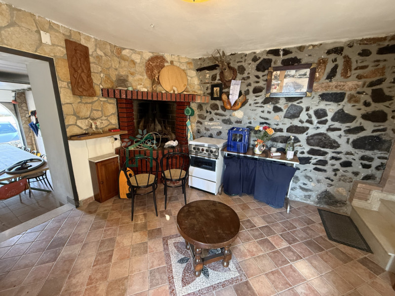 In bellissima zona collinare proponiamo in vendita una casa di corte su tre piani fuori terra.
Al...