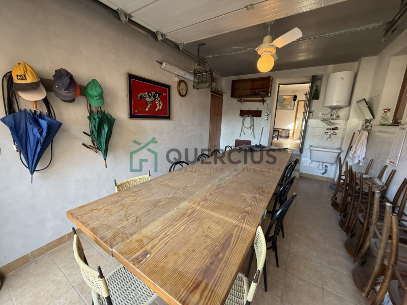 In bellissima zona collinare proponiamo in vendita una casa di corte su tre piani fuori terra.
Al...