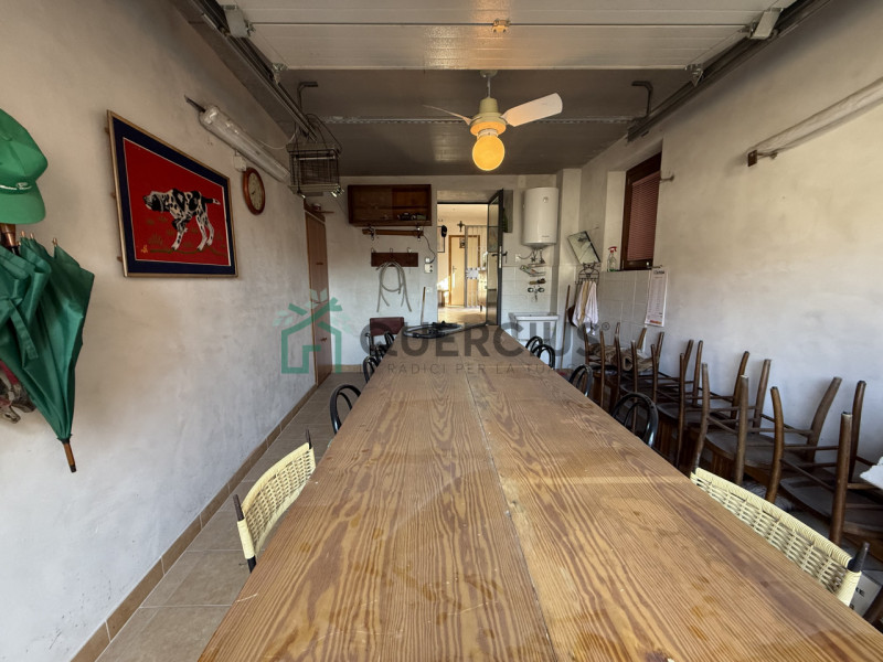 In bellissima zona collinare proponiamo in vendita una casa di corte su tre piani fuori terra.
Al...