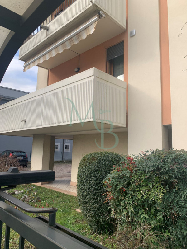 PADOVA – CAMIN: Immobiliare MB è lieta di proporre in esclusiva un raffinato appartamento quadril...