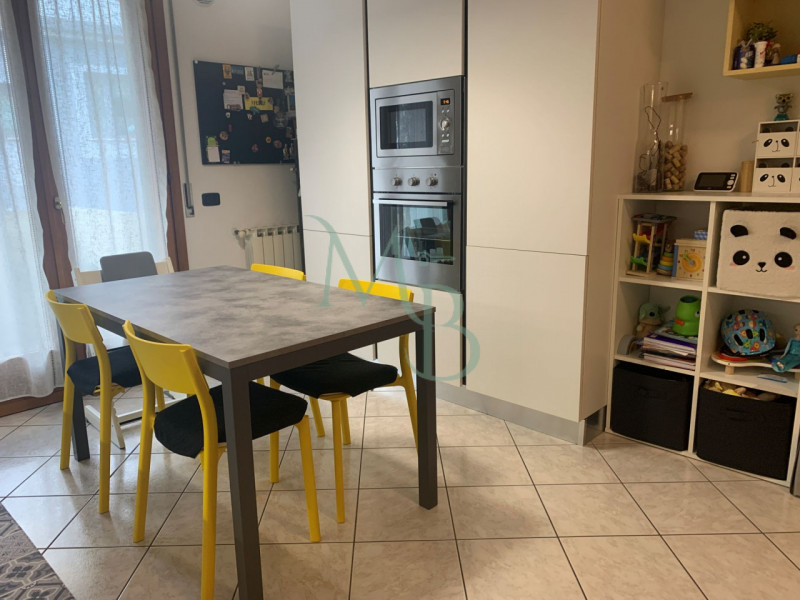 PADOVA – CAMIN: Immobiliare MB è lieta di proporre in esclusiva un raffinato appartamento quadril...