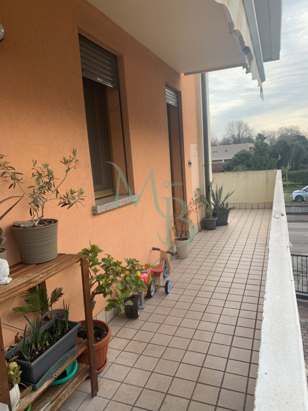 PADOVA – CAMIN: Immobiliare MB è lieta di proporre in esclusiva un raffinato appartamento quadril...