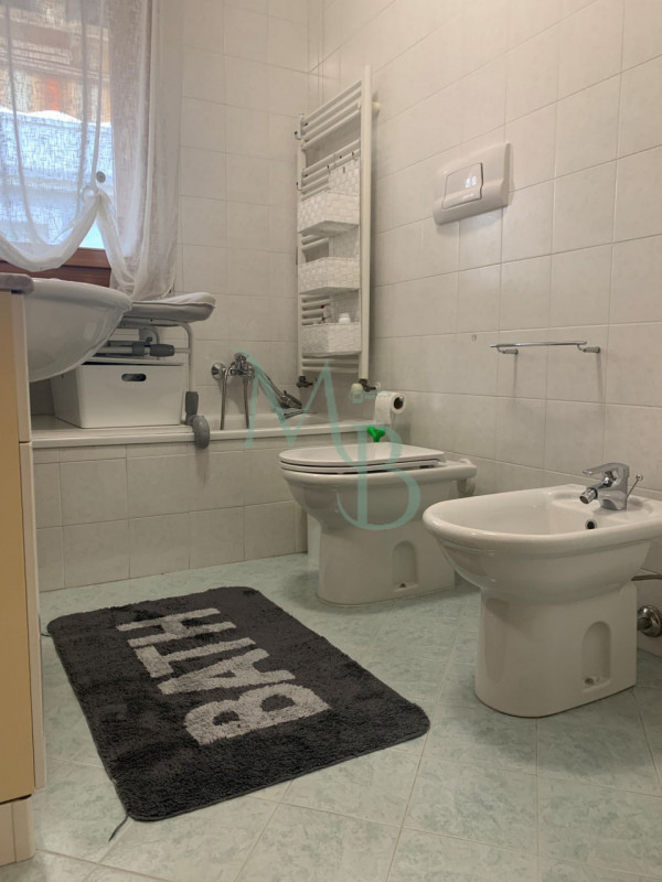 PADOVA – CAMIN: Immobiliare MB è lieta di proporre in esclusiva un raffinato appartamento quadril...