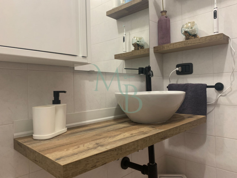 PADOVA – CAMIN: Immobiliare MB è lieta di proporre in esclusiva un raffinato appartamento quadril...