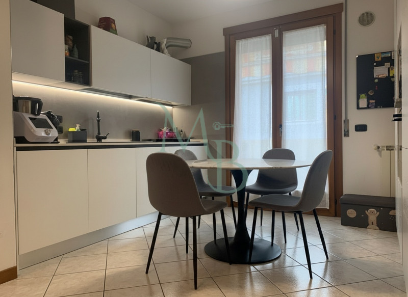 PADOVA – CAMIN: Immobiliare MB è lieta di proporre in esclusiva un raffinato appartamento quadril...